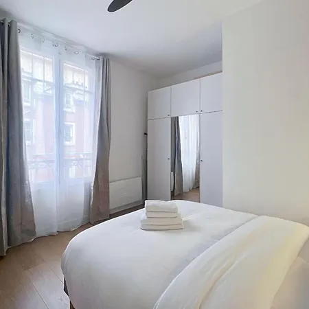 Luxurious And Charming In 12th 아파트