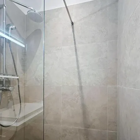 Luxurious And Charming In 12th *